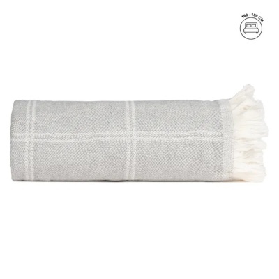 Manta cinza clara com padrão quadriculado e franjas brancas