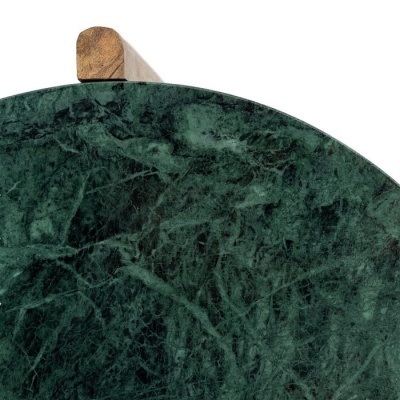 Tampo de mesa redonda em mármore verde com perna de madeira clara