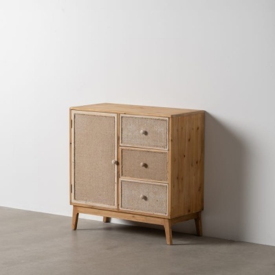 Móvel de madeira com porta e três gavetas revestidas de tecido bege em ambiente minimalista