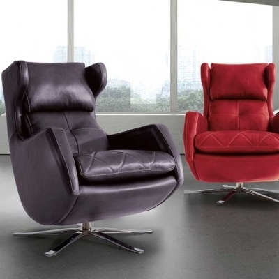 Cadeirões giratórios de pele em amarelo, castanho, vermelho e azul