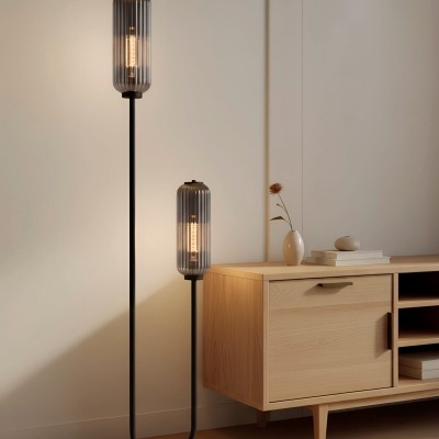 Luminária de chão dupla com abajures cilíndricos em vidro fumado