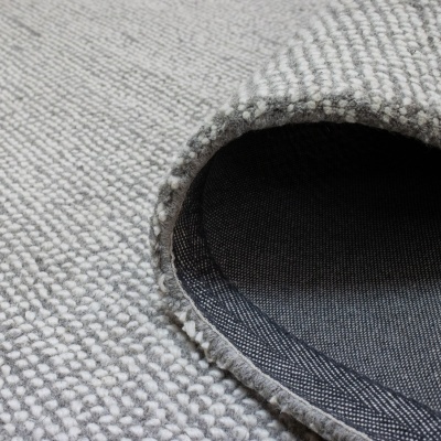 Tapete cinzento texturizado com padrão de pontos