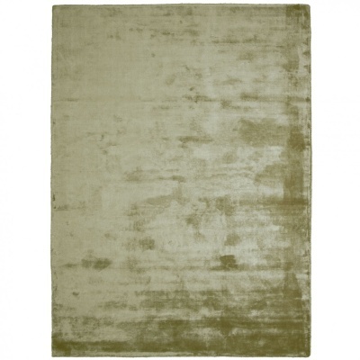 Tapete verde musgo retangular com textura suave