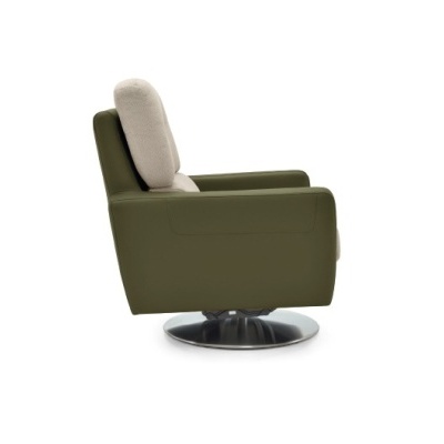Poltrona giratória verde escura com estofos bege e base metálica redonda
