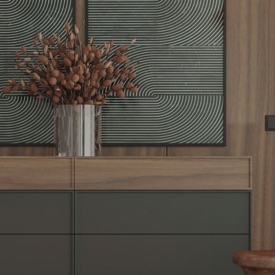 Aparador moderno, vasos com ramos secos e quadros abstratos numa sala com candeeiro de pé