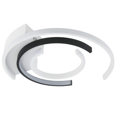 Candeeiro de teto branco e preto em forma de espiral aberta sobre fundo branco.