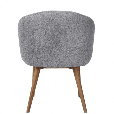 Cadeira cinzenta com pernas de madeira vista de trás