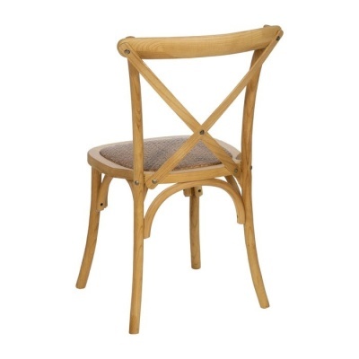 Cadeira de madeira com assento estofado e encosto em X vista de trás
