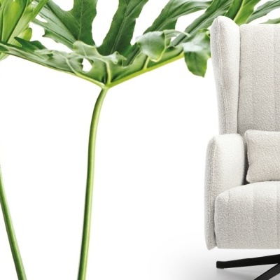 Cadeira reclinável branca com base preta e folhas verdes