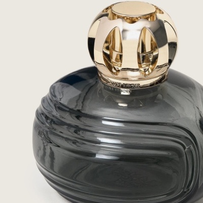 Frasco de vidro fumado escuro com tampa dourada metálica LAMPE BERGER