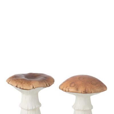 Dois cogumelos decorativos brancos com chapéus castanhos sobre fundo branco