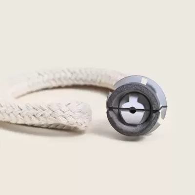 Corda branca trançada com extremidade cinzenta circular