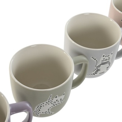 Quatro canecas de cerâmica com ilustração de gato e pegas coloridas