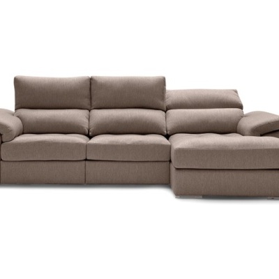 Sofá de canto em tecido castanho claro com chaise longue