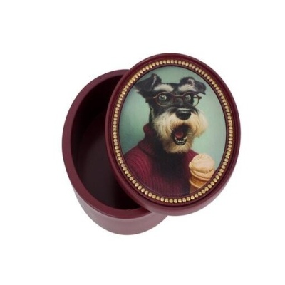 Caixa redonda bordô com tampa ilustrada com cão vestido e gelado.