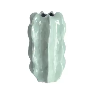 Vaso cerâmico verde-água com textura ondulada e formato irregular