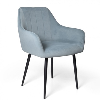 Cadeira estofada cinza claro com pernas pretas
