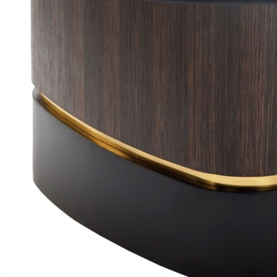 base de móvel madeira escura com detalhe dourado e base preta