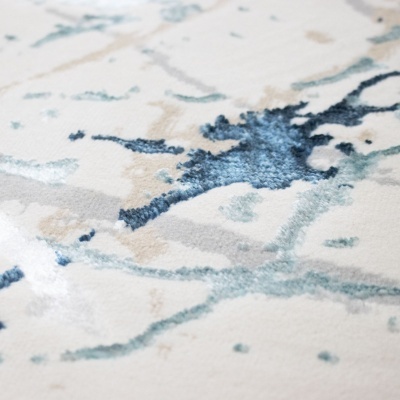 Tapete com padrão abstrato azul e bege sobre fundo branco