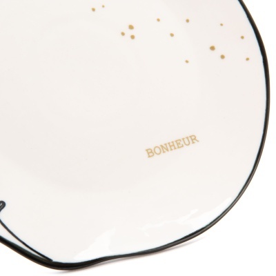 Prato cerâmico branco com borda preta, pontos dourados e texto BONHEUR