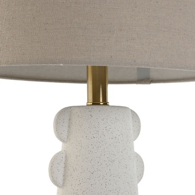 lâmpada de mesa com base cerâmica branca e abat-jour bege