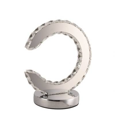 Escultura decorativa em forma de C com base redonda e pedras facetadas