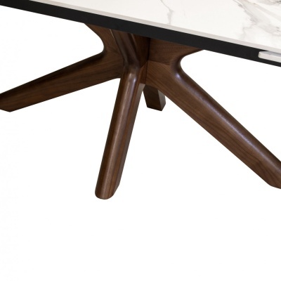 Base de mesa de madeira castanha com tampo branco semelhante a mármore