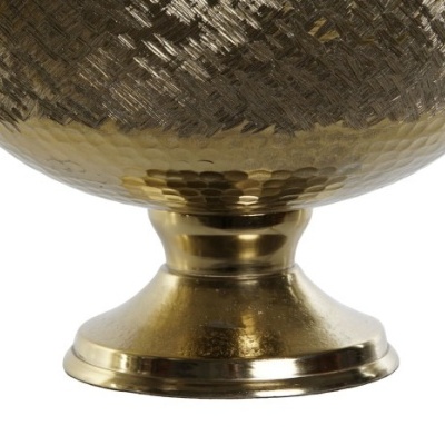 Taça decorativa dourada em metal com base lisa e corpo texturizado.