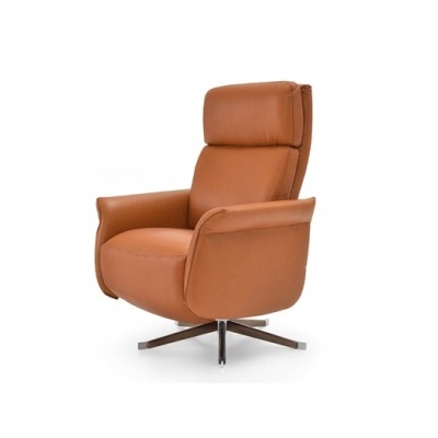 Poltrona de relaxamento em couro castanho com base metálica