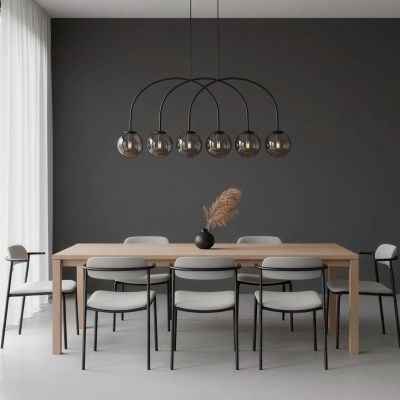 Conjunto de mesa de jantar com seis cadeiras cinzentas e candeeiros modernos de vidro fumado
