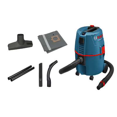 aspirador de pó Bosch com acessórios variados sobre fundo branco