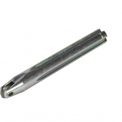 Ferramenta metálica cilíndrica prateada com acabamento brilhante