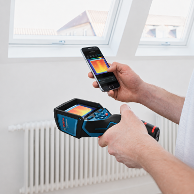 Termovisor digital Bosch Professional azul e preto com visor a mostrar imagem térmica, acompanhado por smartphone com a mesma imagem térmica
