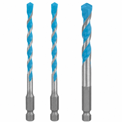Três brocas metálicas com parte helicoidal azul e haste hexagonal sobre fundo branco