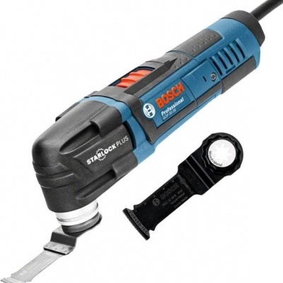 Ferramenta elétrica multifunções BOSCH Professional azul e preta com acessório
