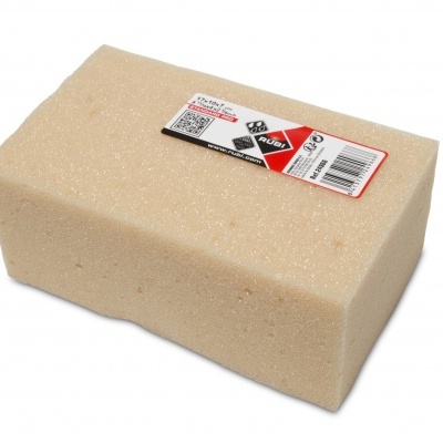 Esponja retangular bege com etiqueta adesiva branca e vermelha