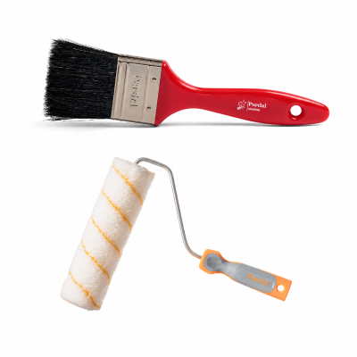 Pincel de pintura vermelho com cerdas pretas e rolo de pintura branco com linhas amarelas