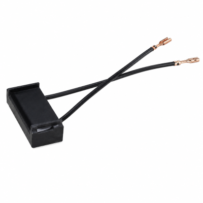 Cabo elétrico preto com conector retangular e duas pontas metálicas douradas