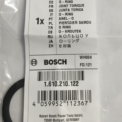 Pacote plástico com anel O-ring preto e etiqueta BOSCH com códigos e texto multilíngue