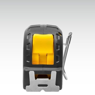 Fita métrica preta e amarela com ponta metálica