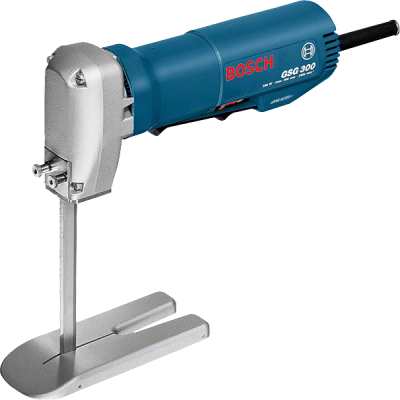 Serra elétrica de encaixe Bosch GSG 300 azul e metálica com lâmina e suporte base