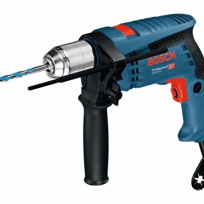 Furadeira elétrica Bosch Professional azul com broca e punho preto