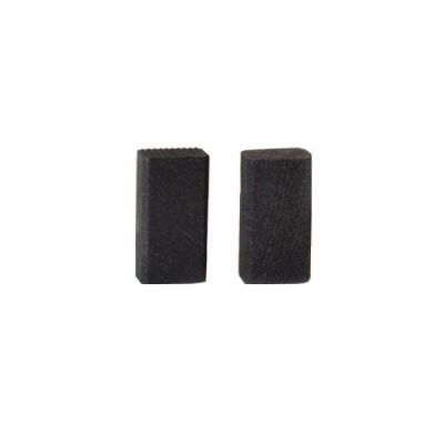 Duas esponjas de limpeza pretas retangulares com textura porosa.