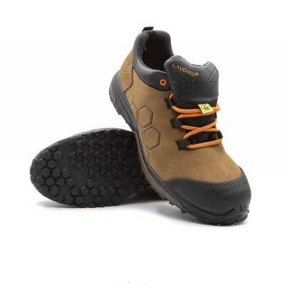 Sapatilha de trabalho castanha com sola preta e atacadores laranja