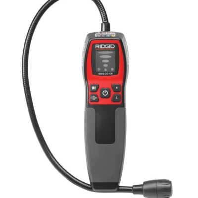 Detector RIDGID Micro CD-100 preto e vermelho com ecrã e sonda flexível