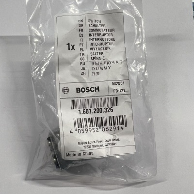 Pacote plástico com interruptor preto Bosch e etiqueta com informações e código