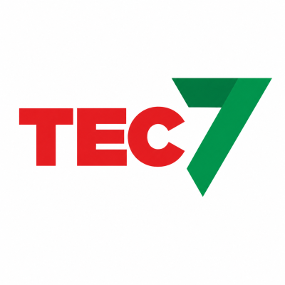 Logotipo com o texto TEC7 em vermelho e verde