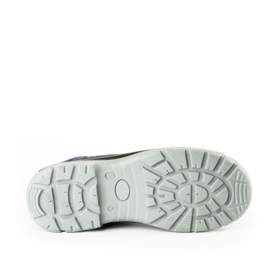 Sola de sapato antiderrapante cinza claro sobre fundo branco