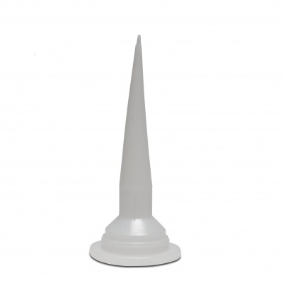 Cone aplicador de plástico branco sobre fundo branco