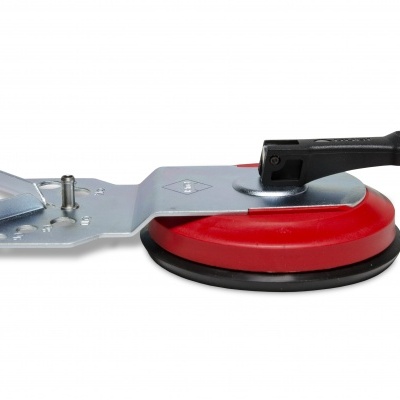 Ventosa de fixação vermelha e preta com pega preta e base metálica prateada